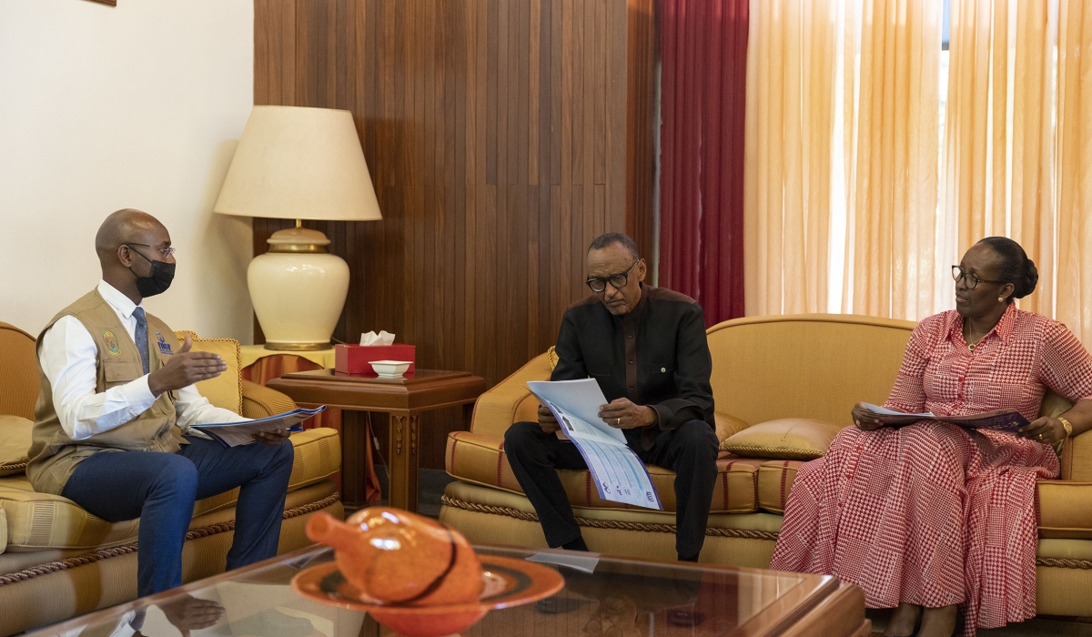 President Paul Kagame and First Lady Jeannette Kagame during the enumeration exercise in their home on Tuesday, August 16. The first family was enumerated by Yusuf Murangwa, the Director General of National Institute of Statistics of Rwanda. / Photo: Village Urugwiro