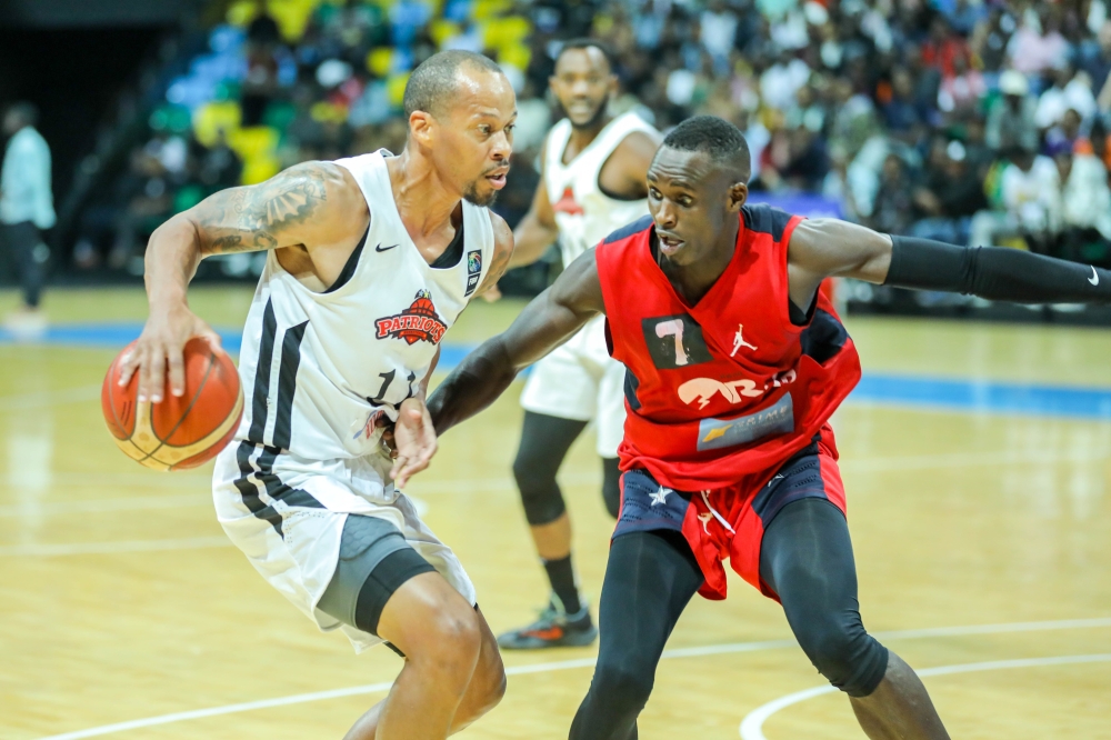 Patriots’ star shooting guard Kenny Gasana shields the ball from a REG player in a recent match at BK Arena. Patriots are one of the favourities to
win this year’s playoff competition. Photo: Dan Nsengiyumva.