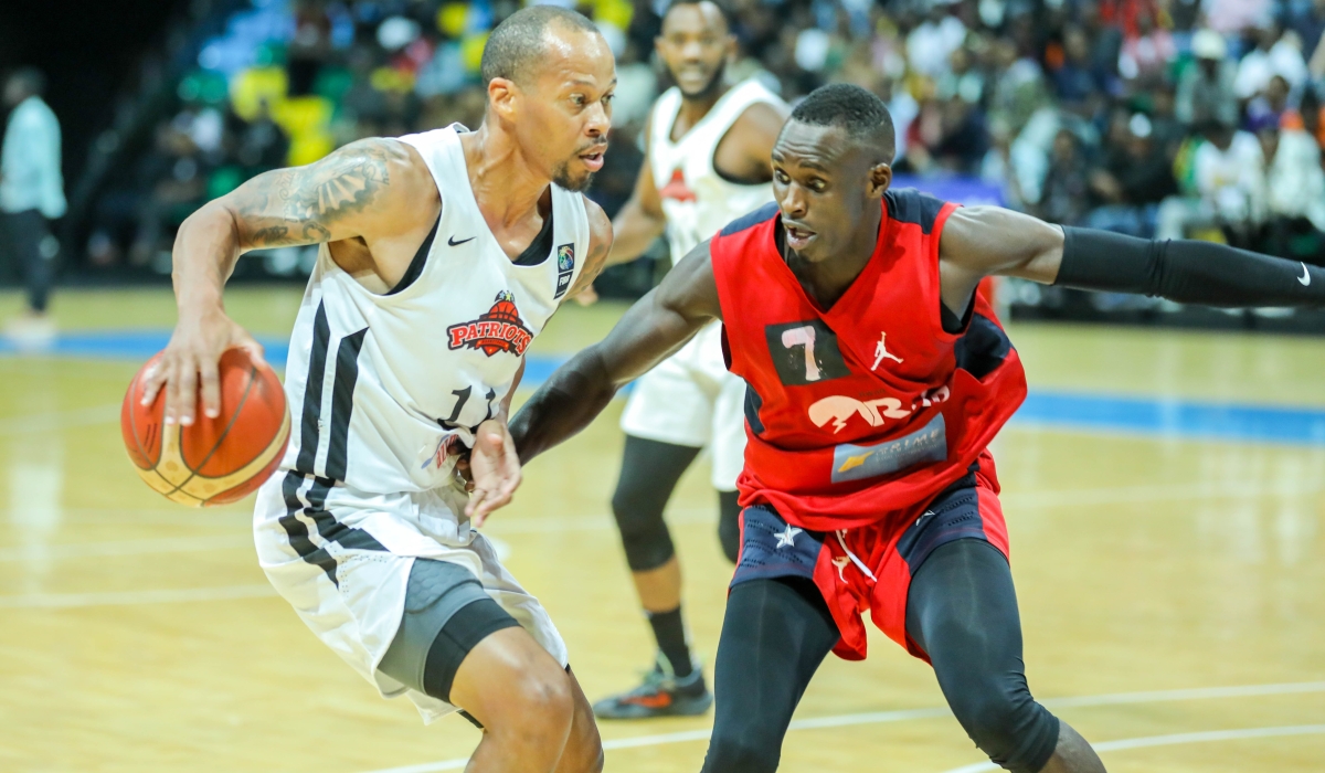 Patriots’ star shooting guard Kenny Gasana shields the ball from a REG player in a recent match at BK Arena. Patriots are one of the favourities to
win this year’s playoff competition. Photo: Dan Nsengiyumva.