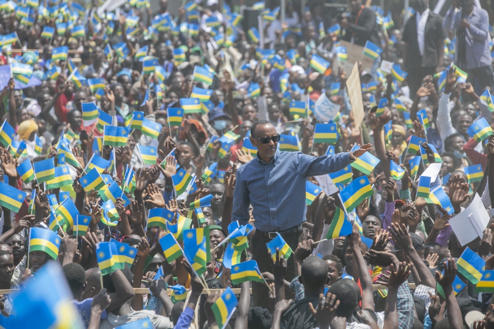 President Kagame greets thousands of residents who turned up en masse to meet him in Ruhango District on August 25. / Photos: Village Urugwiro