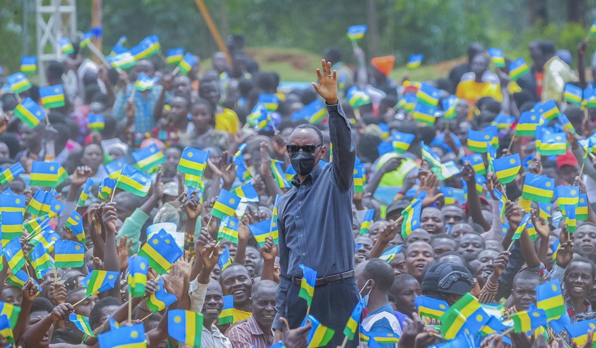 President Kagame greets thousands of Nyamasheke residents at Kagano ground for the third day of Citizen outreach on August 27.  Photo by Village Urugwiro