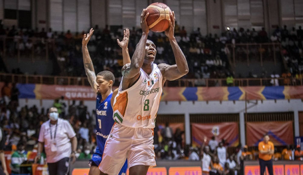 Ivory Coast player with the ball during the game. Internet