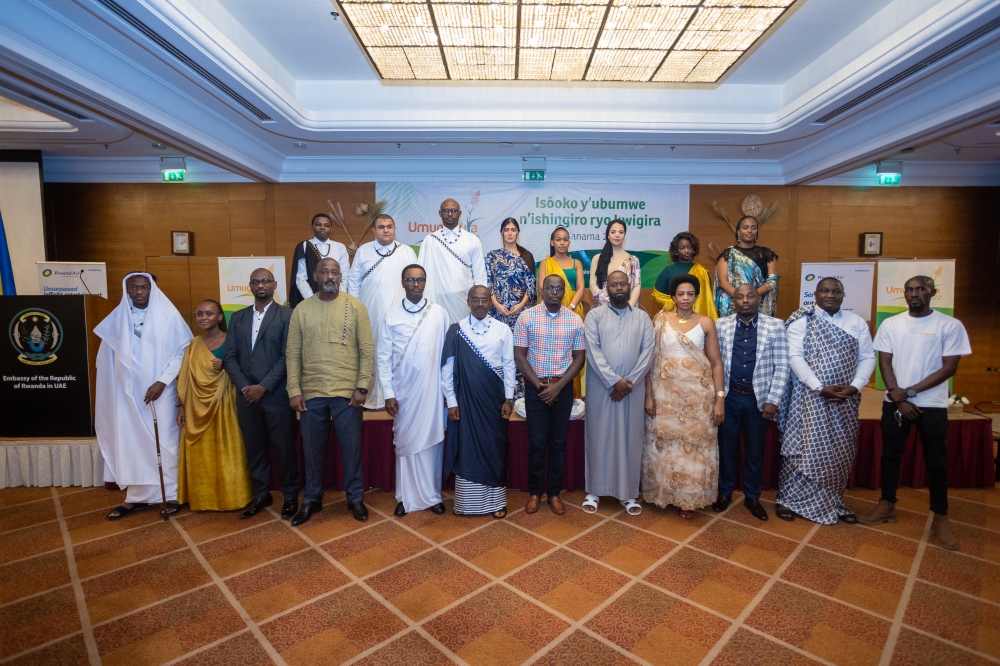 Amb. Emmanuel Hategeka (5th left) in a group photo with leaders of the Rwandan community and friends of Rwanda living in the United Arab Emirates as they celebrate the National Harvest Day ‘Umuganura’ in Dubai on August 28.
