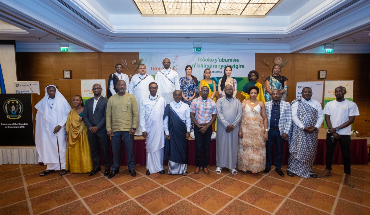 Amb. Emmanuel Hategeka (5th left) in a group photo with leaders of the Rwandan community and friends of Rwanda living in the United Arab Emirates as they celebrate the National Harvest Day ‘Umuganura’ in Dubai on August 28.