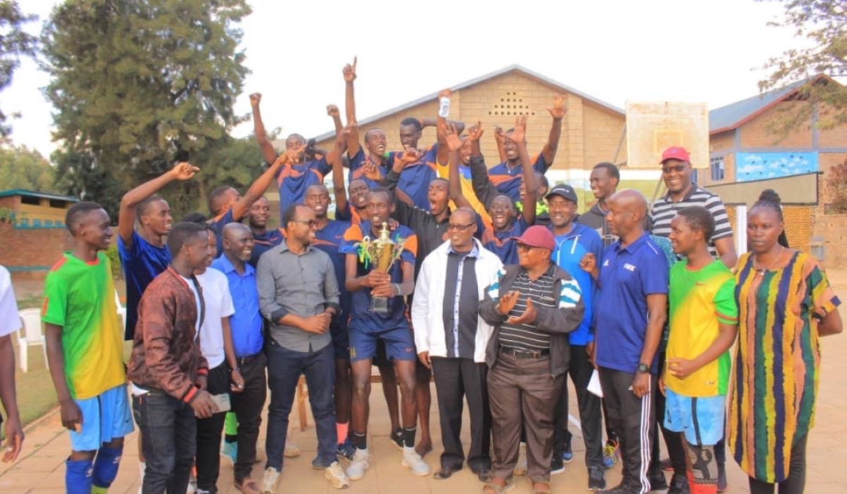 Nyarungunga secondary school Volleyball team celebrate after winning the Inter-schools volleyball trophy. The school will represent Rwanda
in the men’s Volleyball category. Photo: Courtesy.