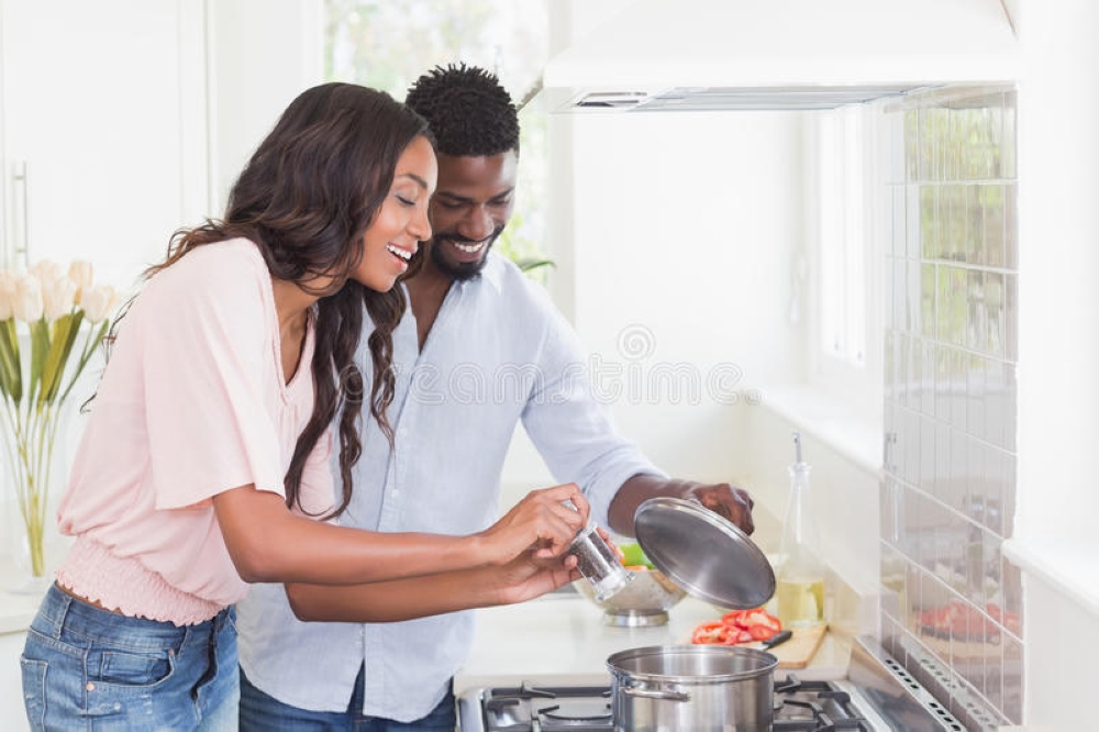 
Cooking together can be fun as a couple. Photo: Net