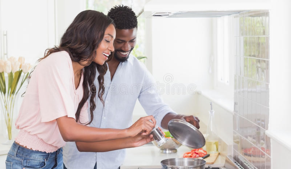 
Cooking together can be fun as a couple. Photo: Net
