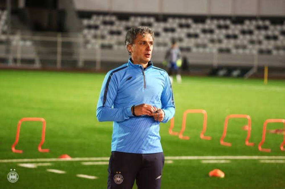 Darko Novic, the head coach of Tunisian side US Monastir, on Saturday criticized the referees who officiated the CAF champions’ league qualifier between his team and APR  for ruling out a goal scored by his team for offside. / Net photo