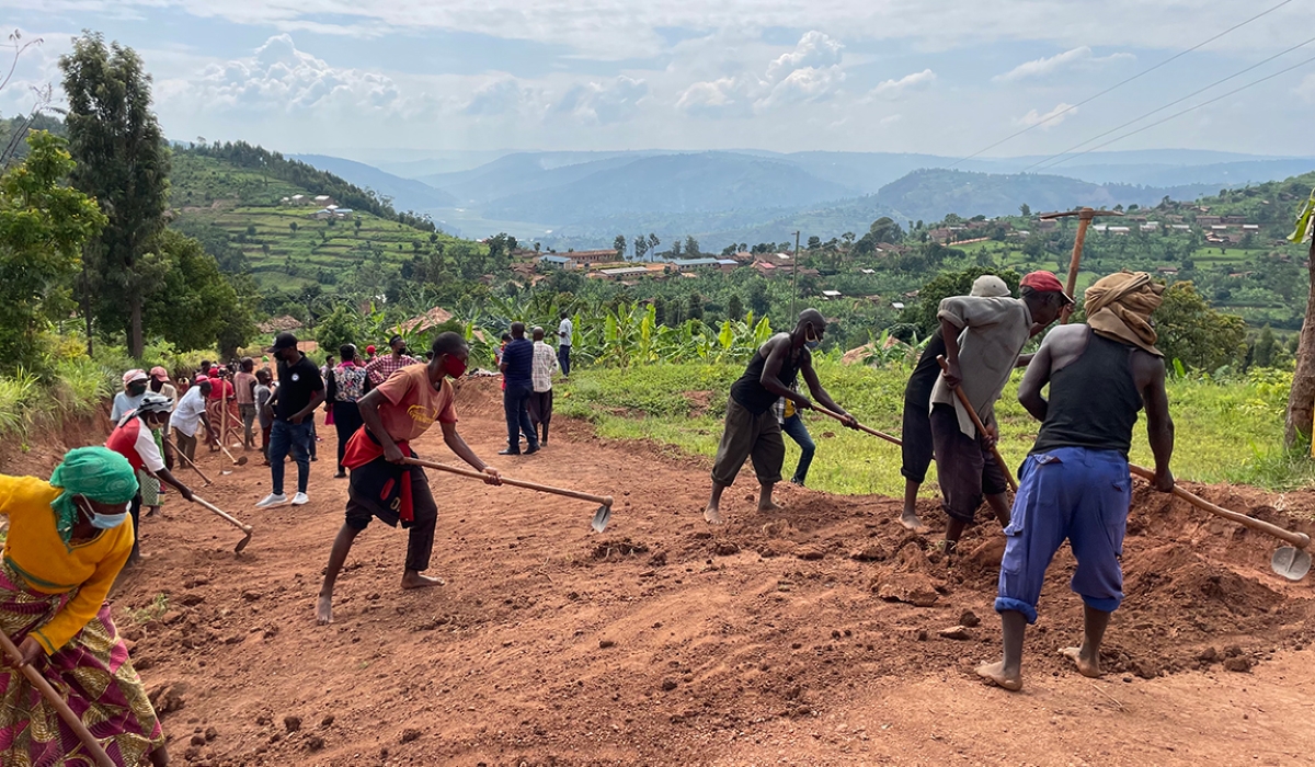 VUP beneficiaries  work at a road maintenance project in Rulindo District.  Courtesy