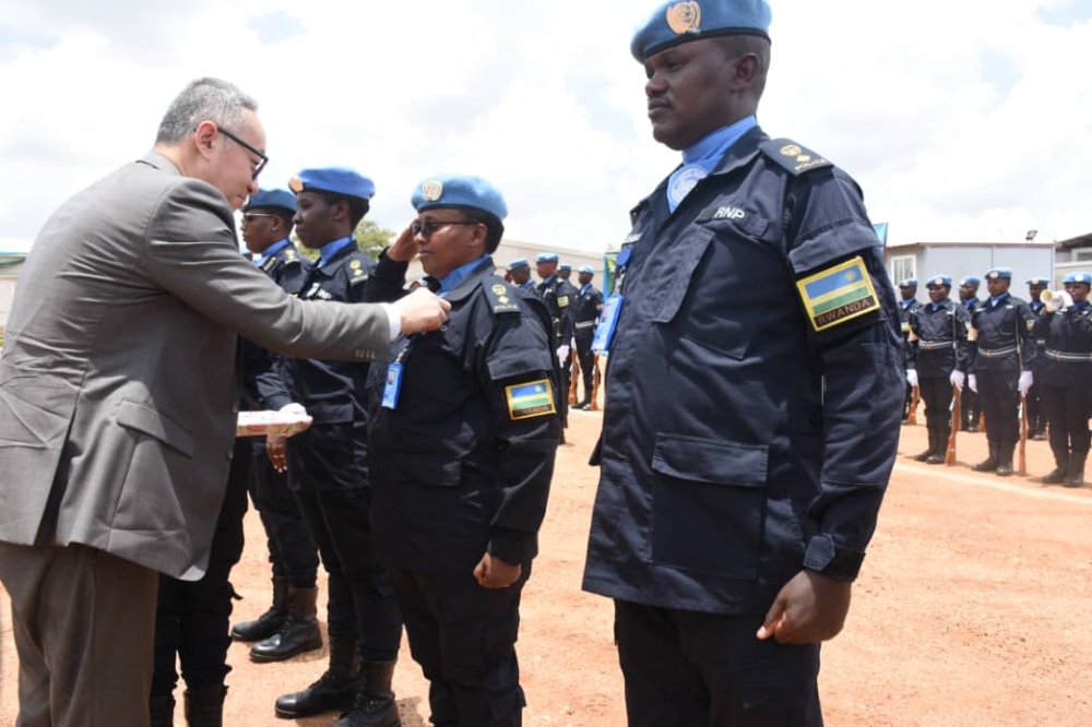 Guang Cong, the Deputy Special Representative of the Secretary General to the UN Mission in South Sudan, decorates
Rwandan Peacekeepers in Juba on Thursday, September 15. A total 187 Rwandan Police peacekeepers were decorated with
service medals in recognition of their contribution to peace and security in the country. Photo: Courtesy.
