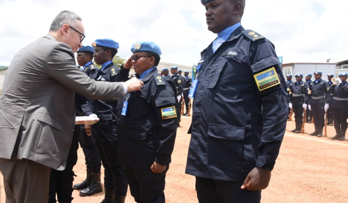 Guang Cong, the Deputy Special Representative of the Secretary General to the UN Mission in South Sudan, decorates
Rwandan Peacekeepers in Juba on Thursday, September 15. A total 187 Rwandan Police peacekeepers were decorated with
service medals in recognition of their contribution to peace and security in the country. Photo: Courtesy.