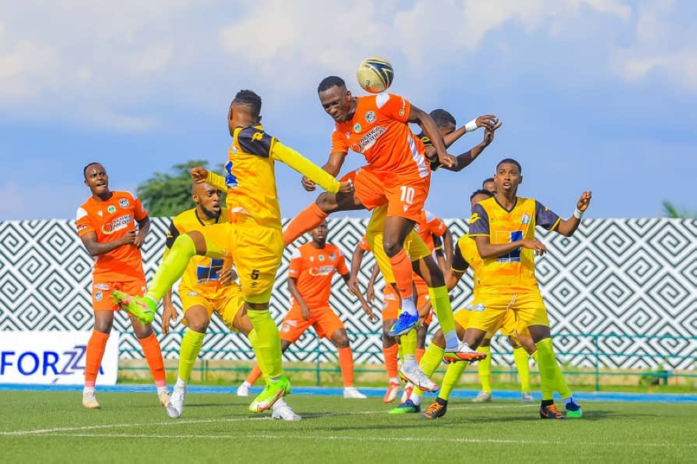 AS KIgali players vie for the ball to try a header during the second leg game at Huye Stadium, on September 18. / Photo: Courtesy