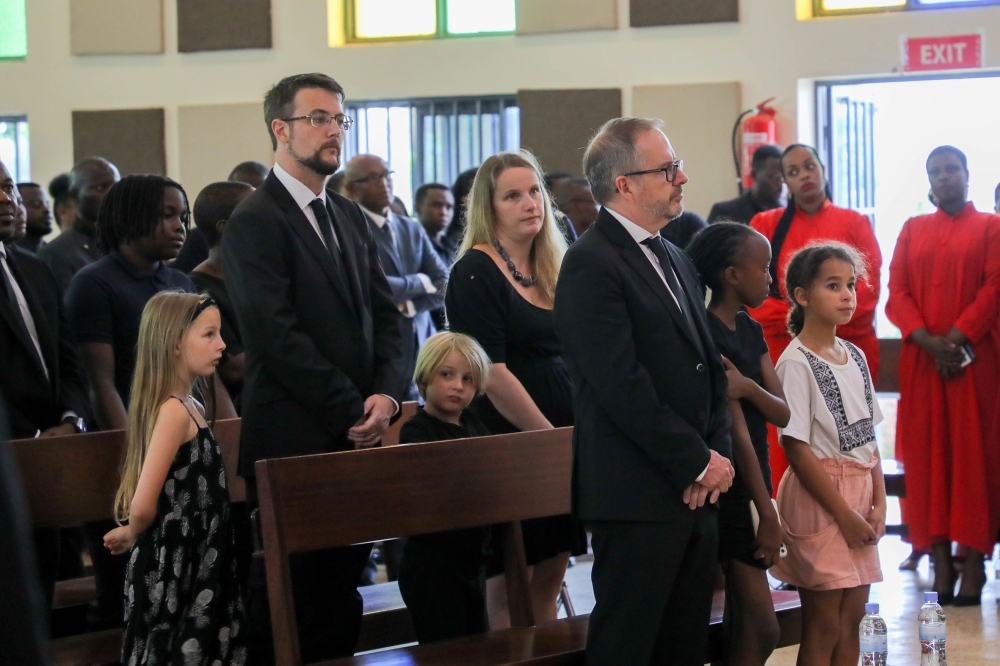 Mourners observe a moment of silence to pay tribute to Queen Elizabeth II at the Holy Trinity Cathedral of the Anglican Church in Kigali on September 18. / Photos: Dan Nsengiyumva