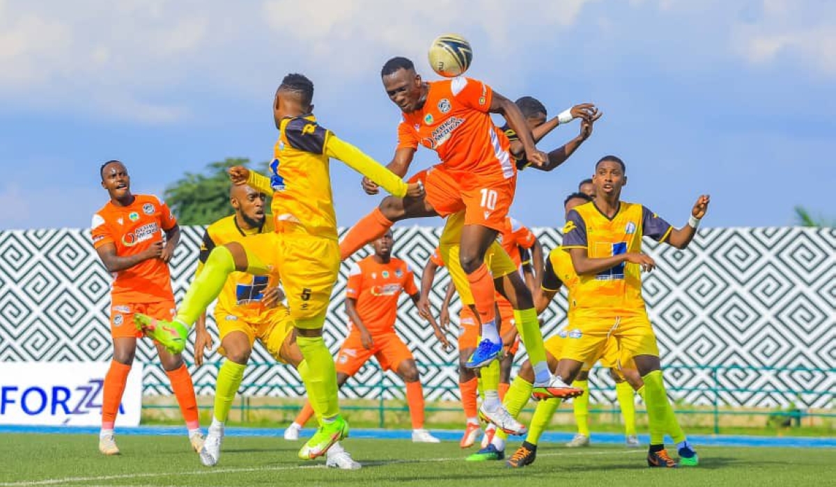 AS KIgali players vie for the ball to try a header during the second leg game at Huye Stadium, on September 18. / Photo: Courtesy