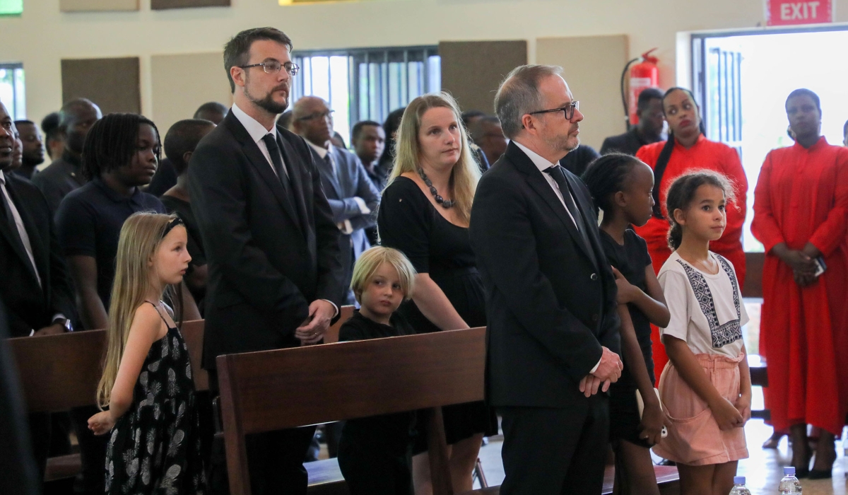 Mourners observe a moment of silence to pay tribute to Queen Elizabeth II at the Holy Trinity Cathedral of the Anglican Church in Kigali on September 18. / Photos: Dan Nsengiyumva