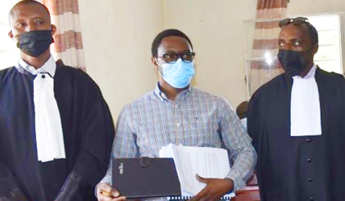 Nshimyumuremyi with his lawyers at Nyarugenge Intermediate Court on September 20. Photo: Jean Paul Nkundineza.