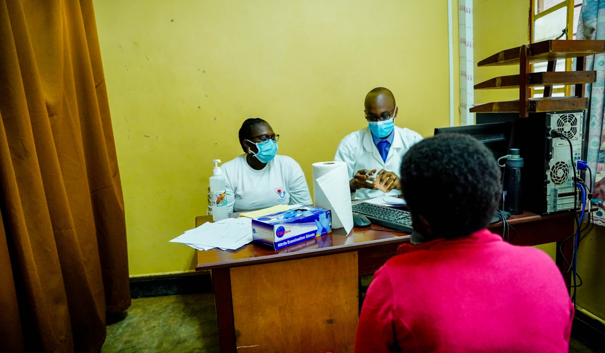 Doctors talk to a patient during consultation. Medics are moving from public hospitals to NGOs to do well paying jobs as consultants and project coordinators. Photo: Dan Nsengiyumva.
