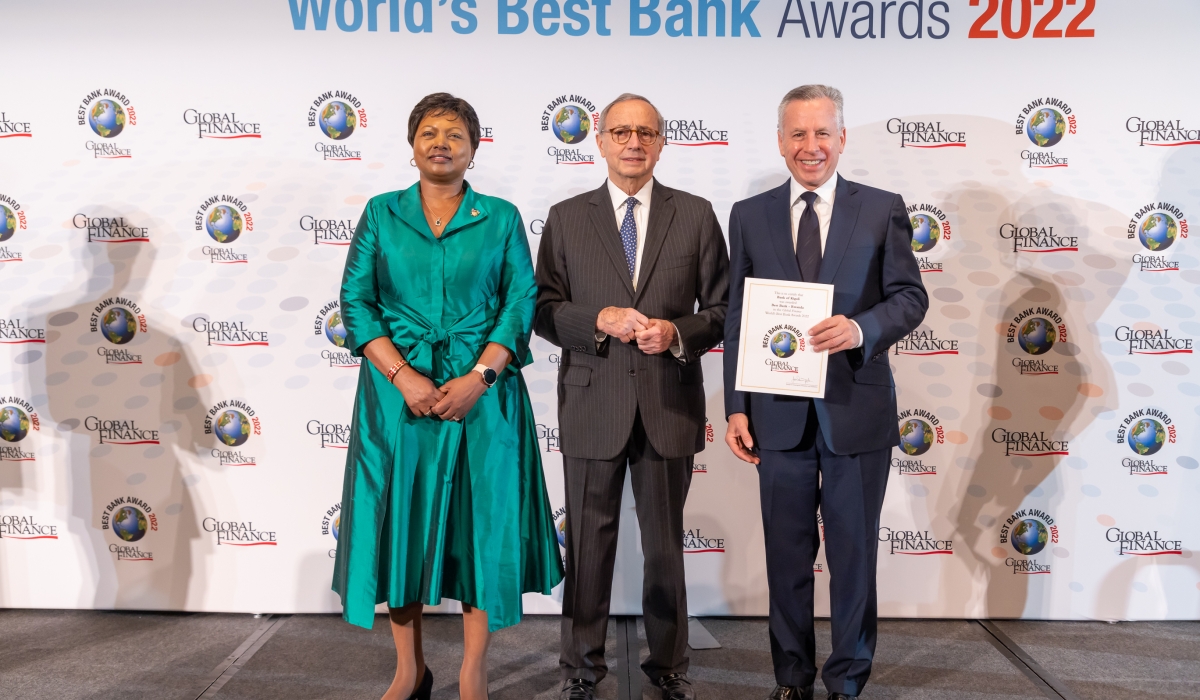 Marc Holtzman, Chairman of the Board of Directors of Bank of kigali receiving the award and Mathilde MUKANTABANA, Ambassador of Rwanda to the United States of America during the awarding ceremony.