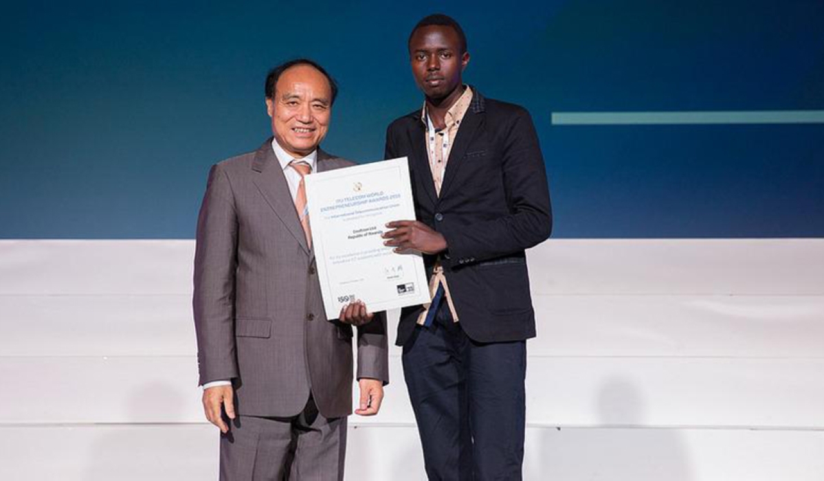 Serge Tuyihimbaze receives the 2015 Entrepreneurship Award from Houlin Zhao, Secretary General of the International Telecommunication Union. The award is given to people who promoted innovative ICT Solutions with social impact. Photo: Courtesy.