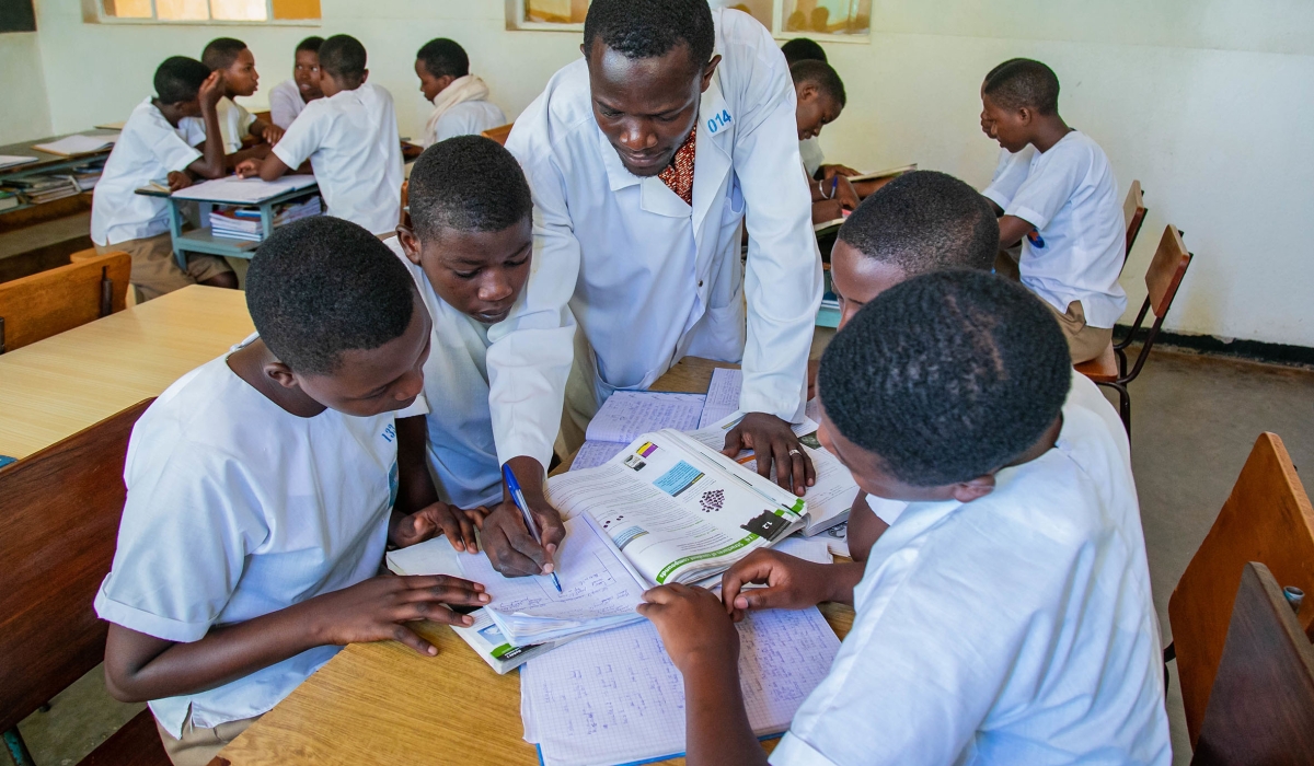 A teacher helps students during a group work at Institut Sainte Famille de Nyamasheke on May 2, 2019. According to the Ministry of Education, the first group of 164 Zimbabwean teachers, who  arrived in Kigali on October 19, will be deployed to different schools on Saturday, October 22.  Photo: File
