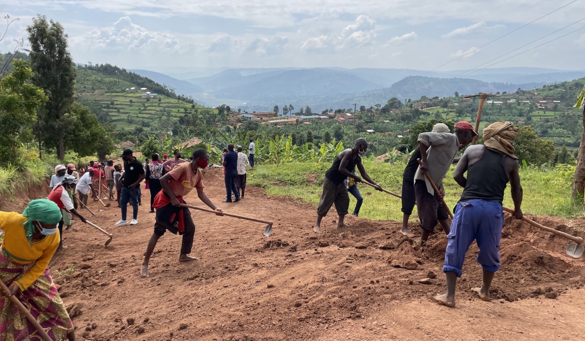 Residents work at a road maintenance project for the Vision Umurenge Programme. The minimum daily wage for VUP beneficiaries ranges between Rwf1000 and Rwf2500 depending on a district’s standard of living. 
Photo: Courtesy.
