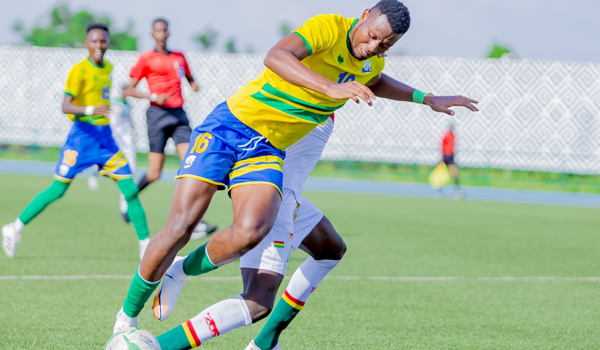 The U-23 Amavubi player  Ashraf Kamanzi vies for the ball against Mali&#039;s defender during a 1-1 draw in the first leg gameat Huye Stadium on Saturday, October 22. Courtesy