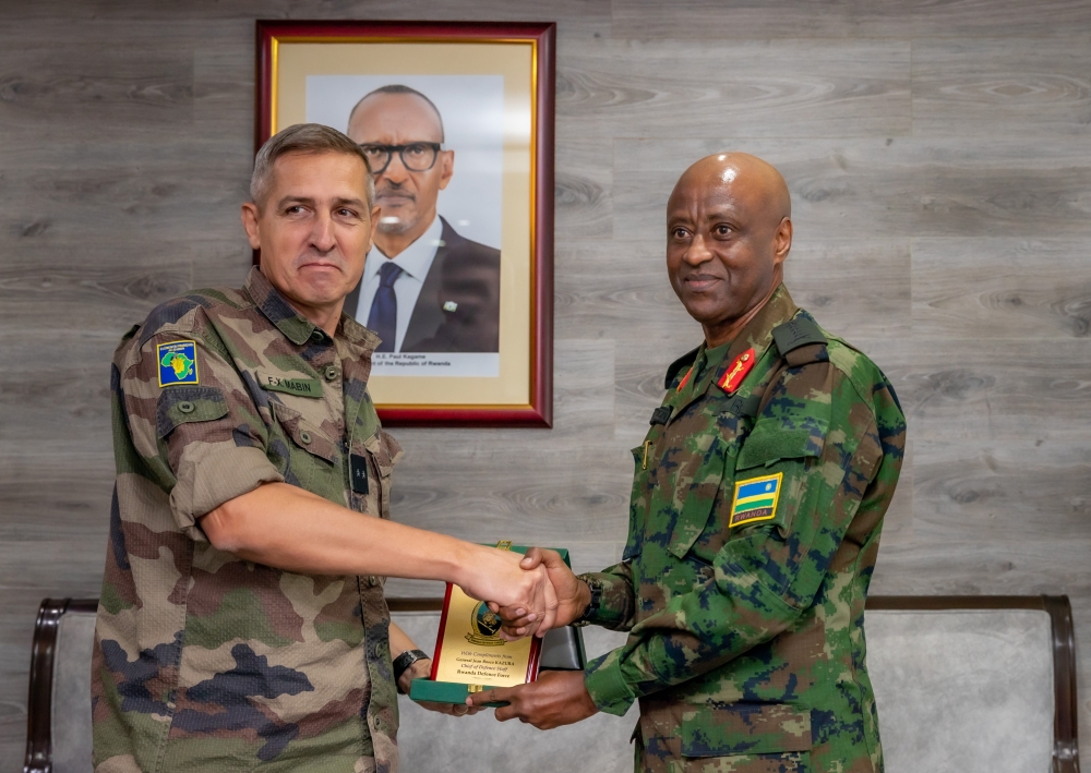 Rwanda Defence Force Chief of Defence Staff, Gen Jean-Bosco Kazura receives in his office Brig Gen François-Xavier Mabin, Commander of French contingent in Gabon, in Kigali ,on Thursday, October 27. / Courtesy