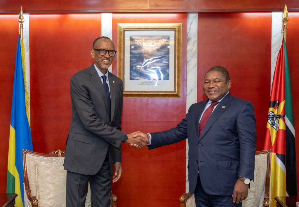 President Paul Kagame meets with President Filipe Nyusi during a one-day working visit in Maputo on Friday, October 28. Photo by Village Urugwiro