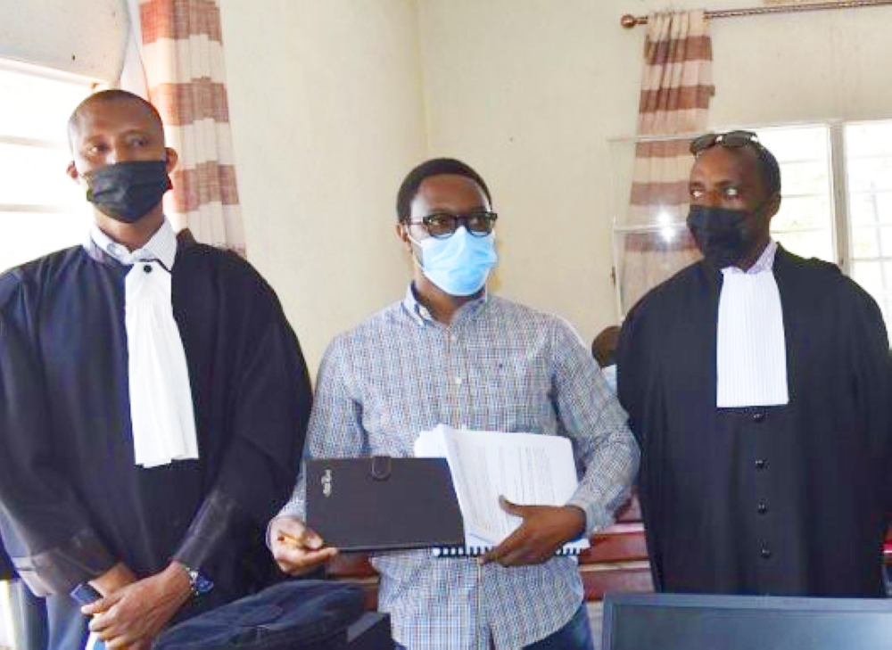 Felix Nshimyumuremyi, the Director General of Rwanda Housing Authority with his lawyers at Nyarugenge Intermediate Court. The Court handed a five-year jail sentence to  Nshyimyumuremyi on Octover 28. File