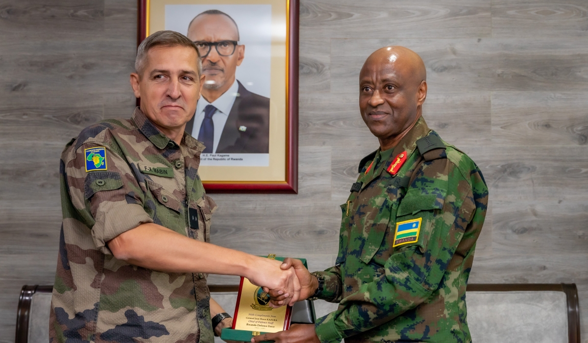 Rwanda Defence Force Chief of Defence Staff, Gen Jean-Bosco Kazura receives in his office Brig Gen François-Xavier Mabin, Commander of French contingent in Gabon, in Kigali ,on Thursday, October 27. / Courtesy