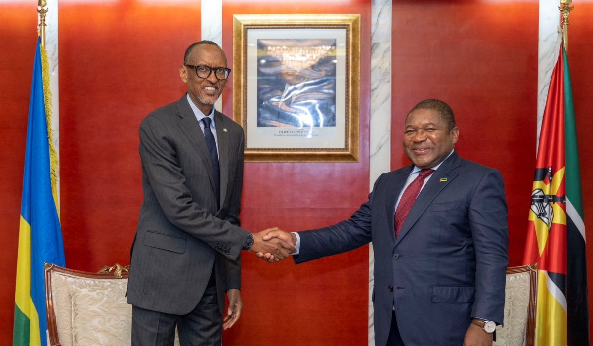 President Paul Kagame meets with President Filipe Nyusi during a one-day working visit in Maputo on Friday, October 28. Photo by Village Urugwiro