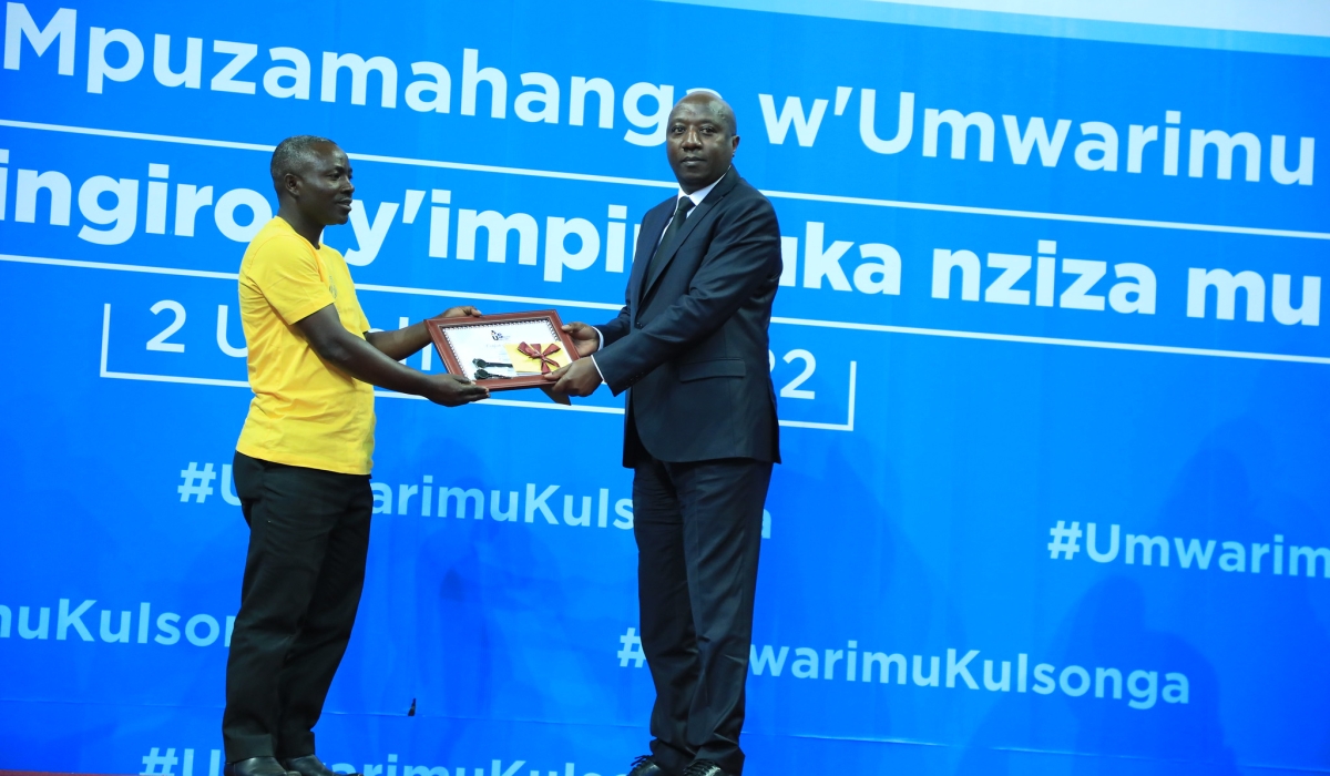 Prime Minister Edouard Ngirente hands over a certificate of appreciation to one of best performing   teachers  during the teachers’ day celebrations at BK Arena on Wednesday, November 2. Photos by Craish Bahizi