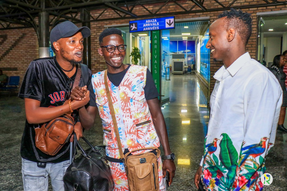 MCA Tricky is welcomed by uby Comedy&#039;s Seth (L) and Samu as he touched down at Kigai International Airport prior to his performance at  Iwacu Comedy Show-Photo Inyarwanda