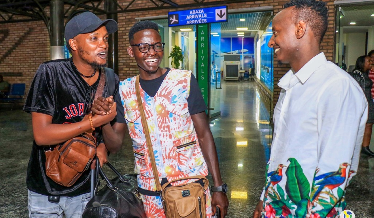 MCA Tricky is welcomed by uby Comedy&#039;s Seth (L) and Samu as he touched down at Kigai International Airport prior to his performance at  Iwacu Comedy Show-Photo Inyarwanda