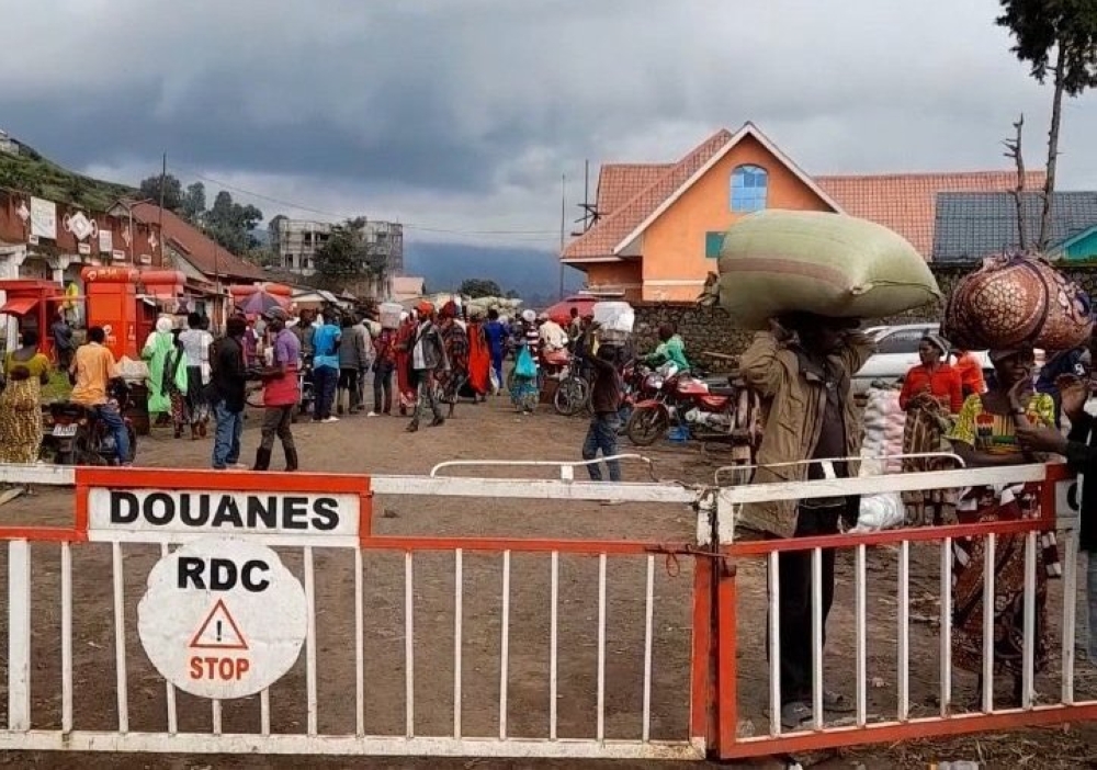 Civilians  in mass displacement after heavy bombing on Tuesday ,November 8. FARDC is accused of bombing civilian territories causing mass displacements in the country’s restive eastern region.Courtesy