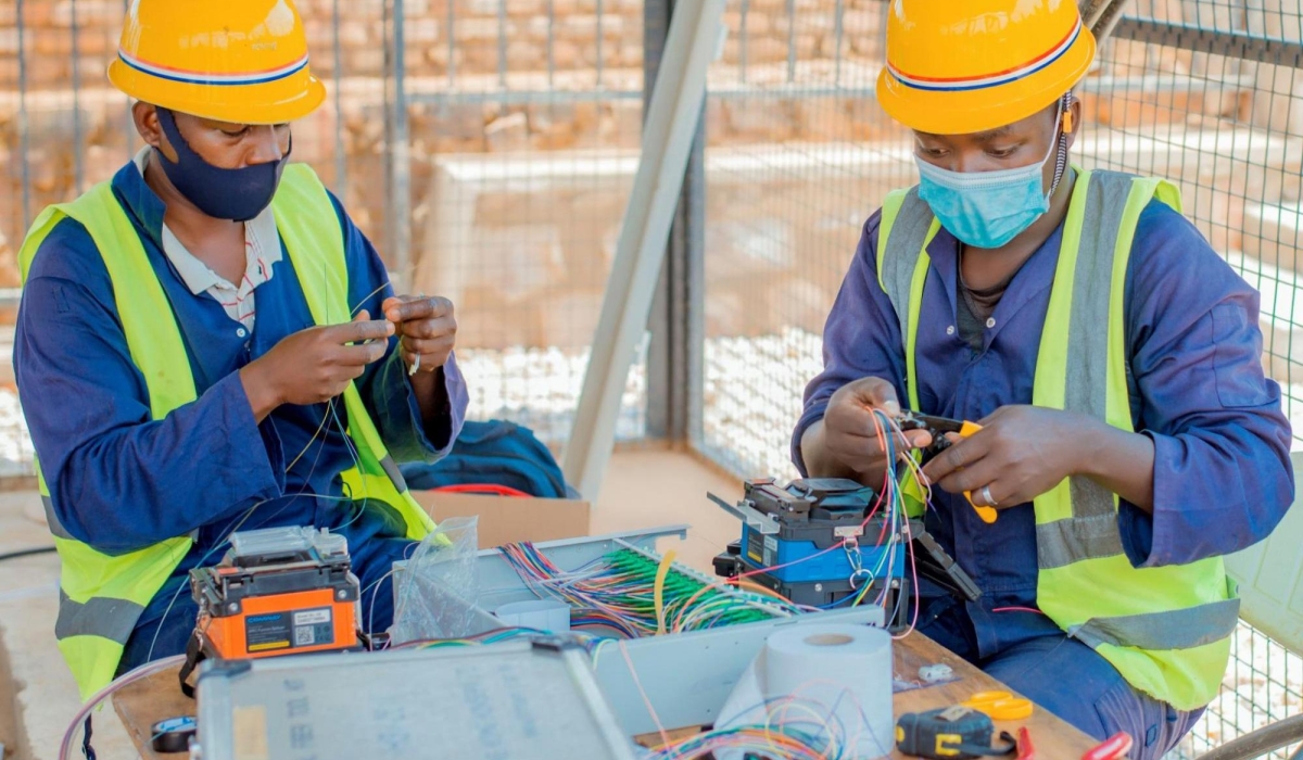 Workers fix some electronic items at NETIS Rwanda, a subsidiary to the NETIS group, a global leader
in the telecommunication industry. Photo: Courtesy.