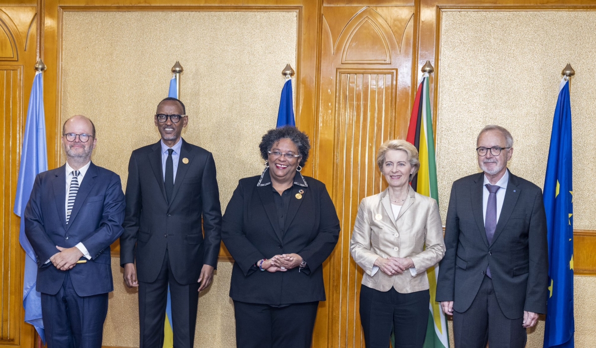 Kagame is joined by Mia Mottley, Barbadian prime minister; Ursula von der Leyen, President of the EU Commission; Werner Hoyer, President of the European Investment Bank Group; and Holm Keller, Chairman of kENUP Foundation, for the launch of Pharmaceutical Equity for Global Public Health Initiative. / Village Urugwiro