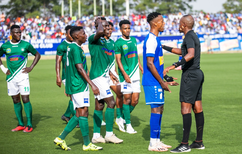 Referee tries to calm down players during a league match between Rayon Sports and SC Kiyovu at Kigali Stadium. Photo: Courtesy.