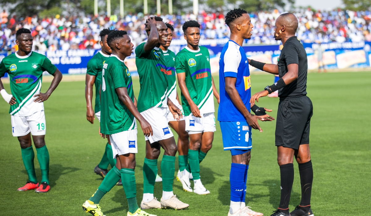 Referee tries to calm down players during a league match between Rayon Sports and SC Kiyovu at Kigali Stadium. Photo: Courtesy.