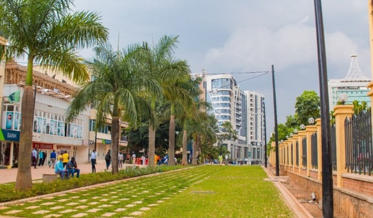 The car free zone and mountain hiking are some
free ways you can spend the weekend. /Net Photos