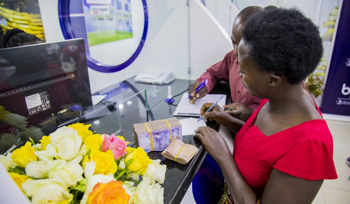 Clients at a BPR Bank Rwanda branch at Nyabugogo in Kigali. The National Bank of Rwanda on Tuesday, November 15, increased
its lending rate from 6 per cent to 6.5 per cent as part of efforts to help tame inflation. Photo: File.