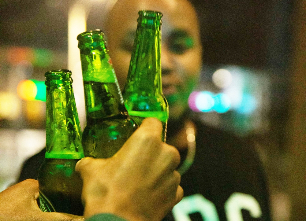 The Government is considering raising the legal age for buying and consuming alcohol from 18 to 21 years.Photo by  Dan Kwizera (2)