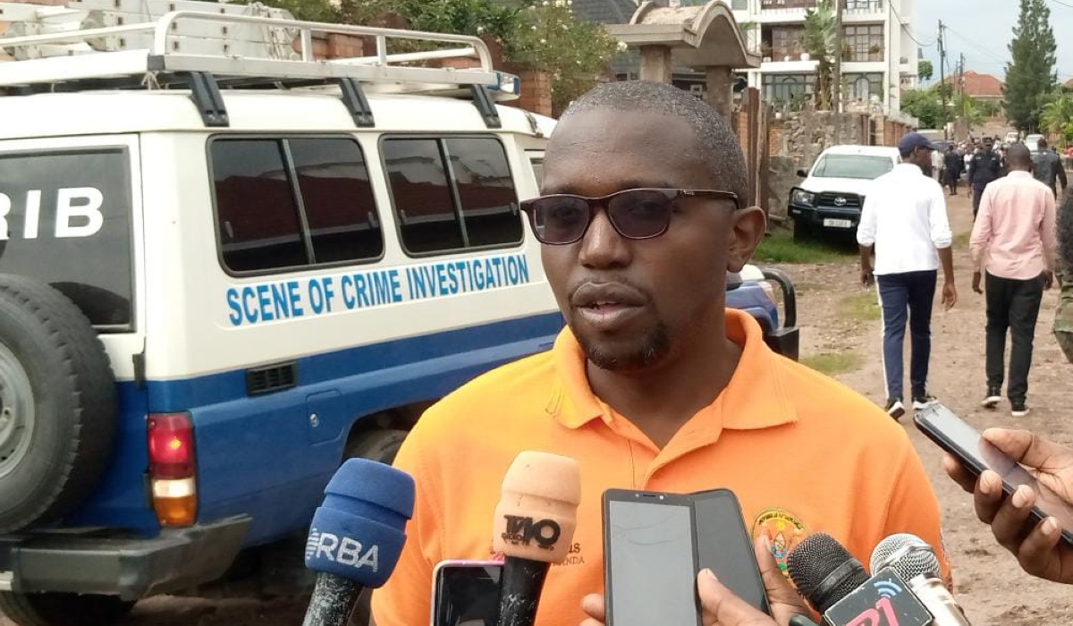 Ildephonse Kambogo, the Mayor for Rubavu District speaks to the media at La Petite Barriere border on November 19. Photo by Germain Nsanzimana