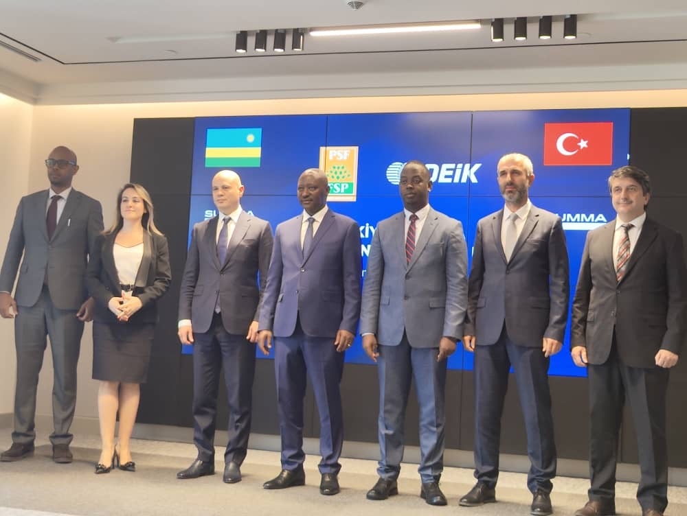 Officials pose for a group photo during  Rwanda-Turkey Economic and Business Forum which kicked off  in Istanbul on November 21
