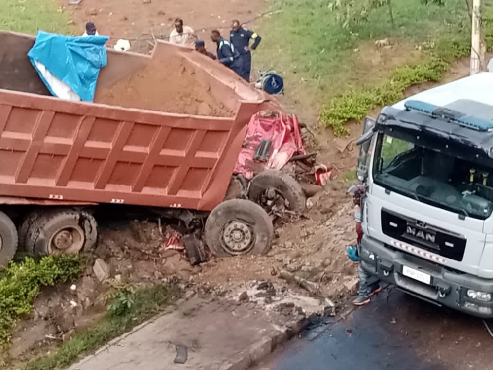 A scene of an accident that involved a HOWO truck in Kigali October 24. The Rwanda National Police is investigating Chinese-made HOWO trucks after they were involved in multiple fatal accidents. Courtesy