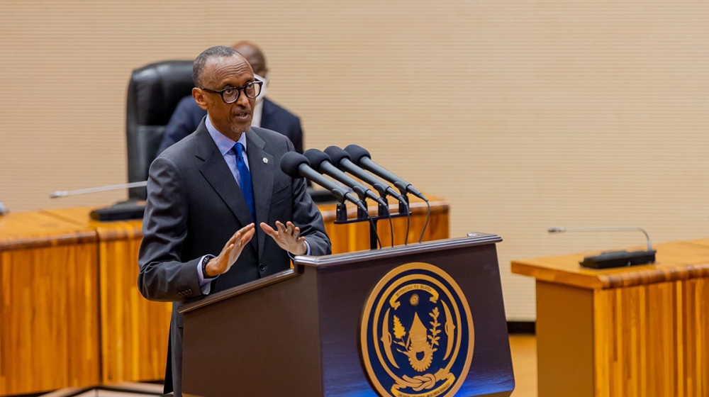 President Paul Kagame addresses delegates during the swearing in of newly appointed ministers of health in Kigali on Wednesday, November 30. / Courtesy