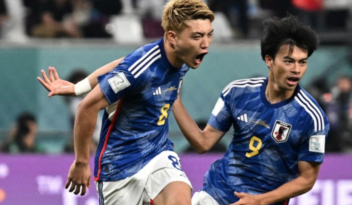 Japan&#039;s Ritsu Doan celebrates scoring their first goal against Spain with Kaoru Mitoma [Dylan Martinez/Reuters]