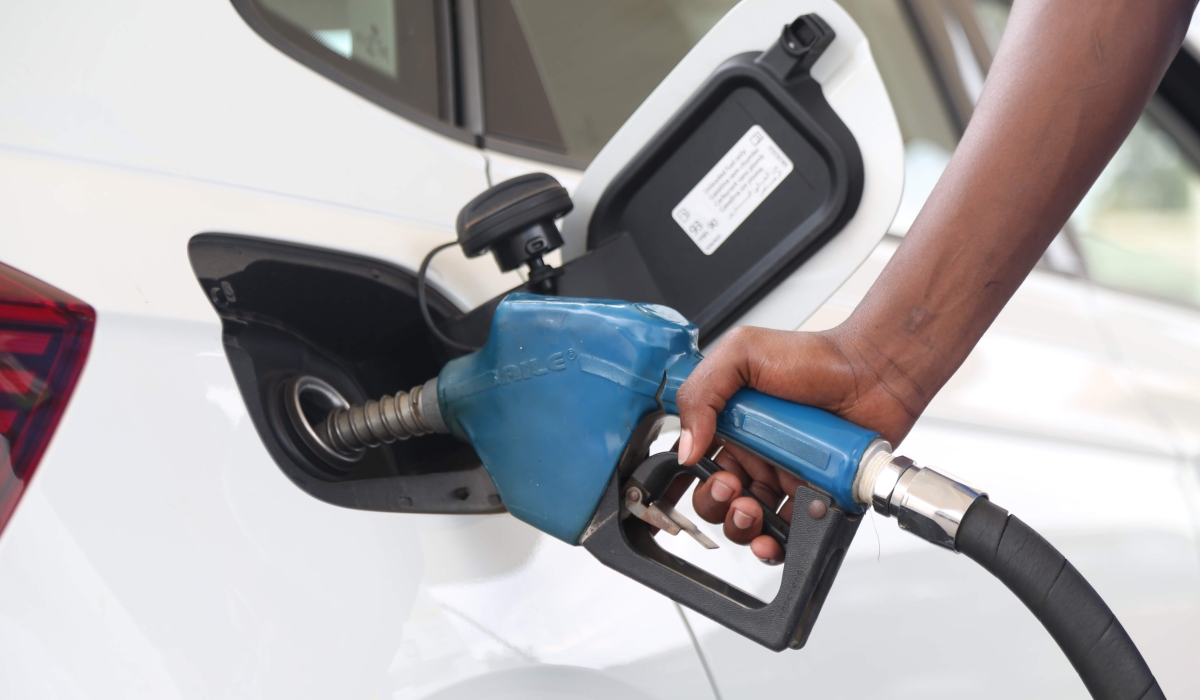 Effective Monday, December 5, pump price will still be at Rwf 1,580 per litre for fuel and  Rwf 1,587 for diesel. Photo by Sam Ngendahimana