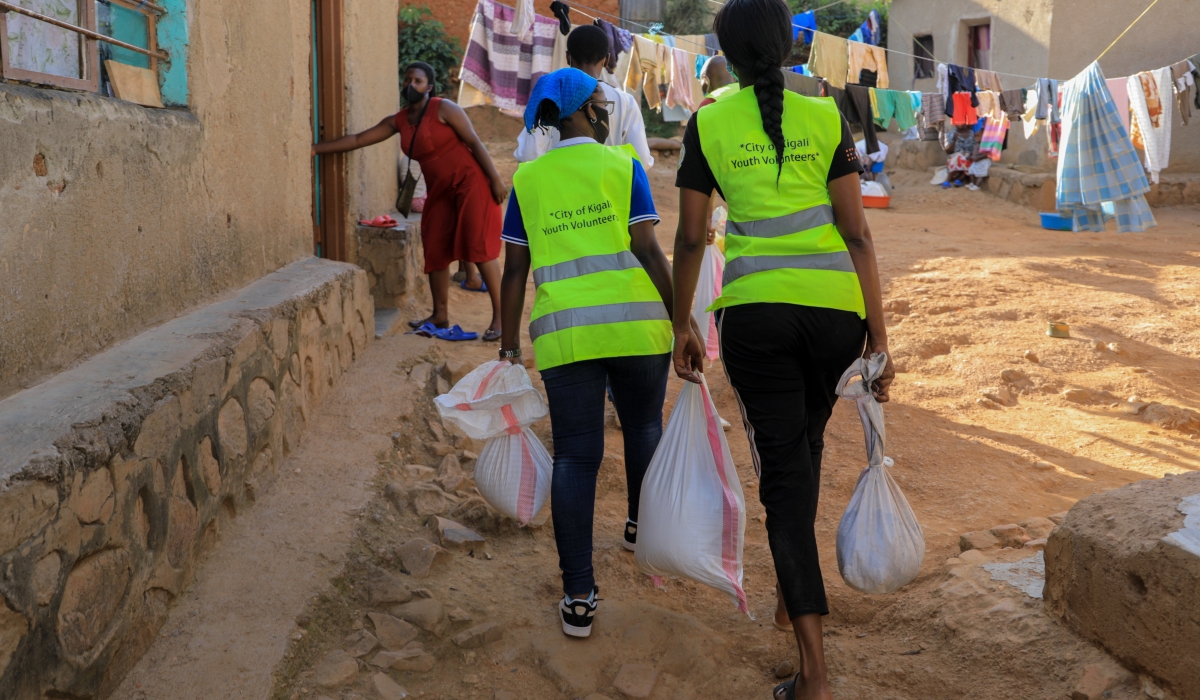 Youth Volunteers distribute food stuff to vurnerable families during the lockdown. As Rwanda joined the world to mark the International Volunteer Day, youth were urged to join Volunteerism. Craish Bahizi