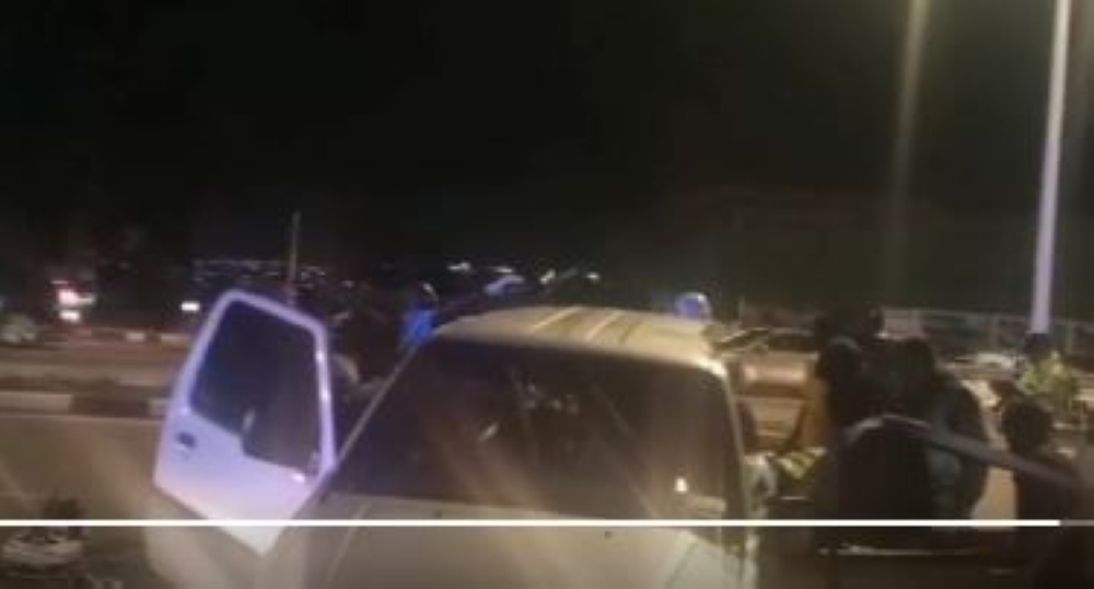 A screenshot of people try to help victims of road accident at Kicukiro Centre on Tuesday,evening on December 13. According to Police two people were confirmed dead and several injured.